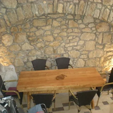Pensión Triple 13678a Lastovo